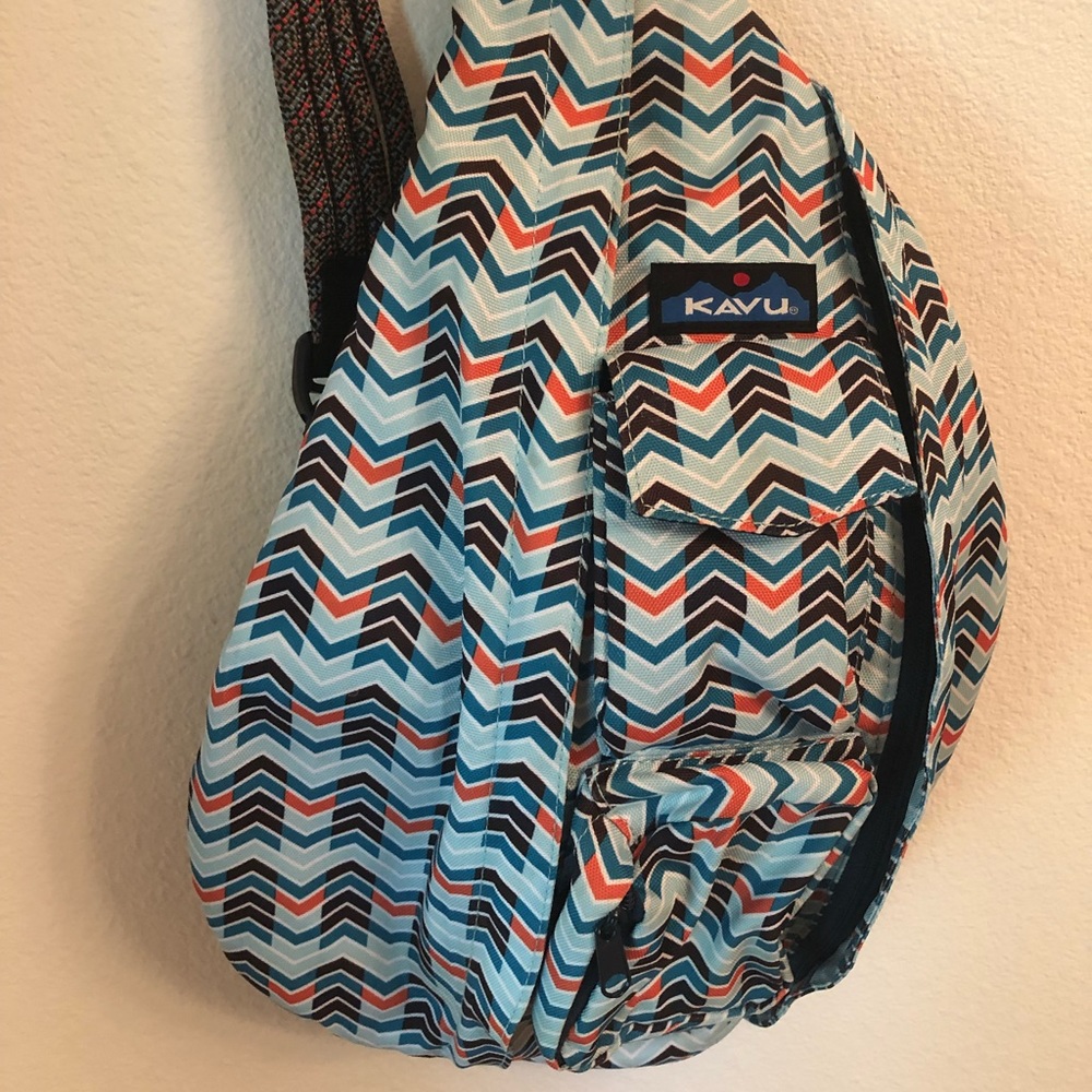 KAVU Rope Bag-Compact Crossbody Sling Blue Chevron